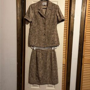 🐾 Snake Skin Le Suit Skirt Suit: Size 8p 🐾
